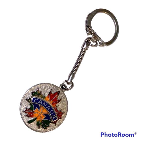 Canada Cloisonné Enamel Keychain Maple Leaf Charm Souvenir Collector Silver Tone - Picture 2 of 7